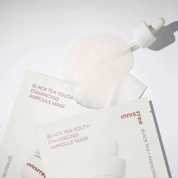Тканевая антивозрастная маска с черным чаем Innisfree Black Tea Youth Enhancing Ampoule Mask L2596 фото