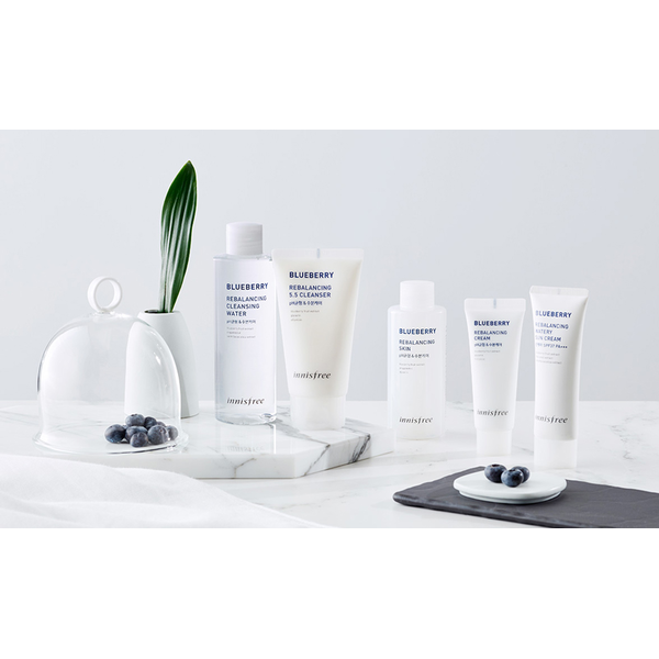 Балансувальна очищувальна пінка NNISFREE Blueberry Rebalancing 5.5 Cleanser L0179 фото